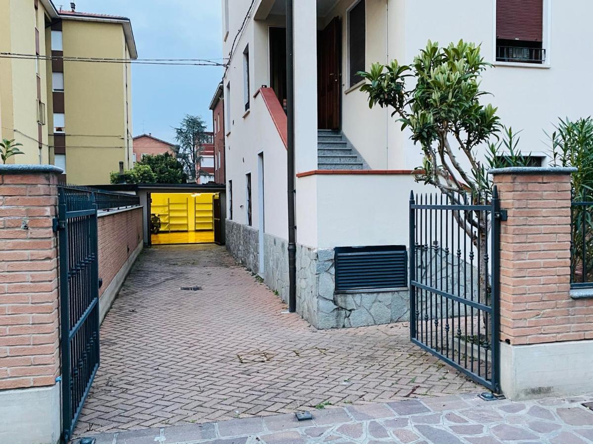 Отель Viale Manzoni Сассуоло Экстерьер фото